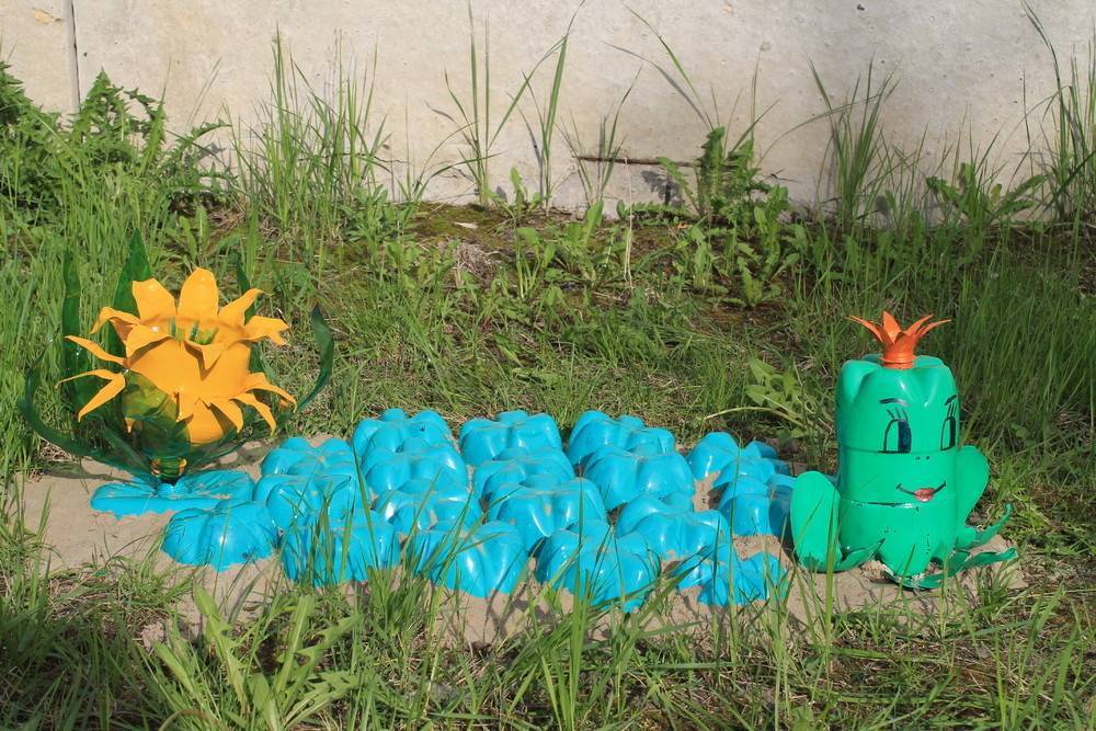 Поделки из пластиковых бутылок: красивые украшения сада и варианты использования пластика (75 фото + видео)