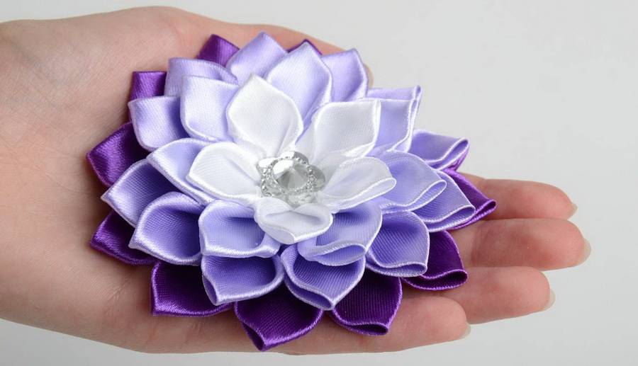 Как сделать цветы из ленты: способы изготовления и мастер-класс создания красивых цветов (105 фото)