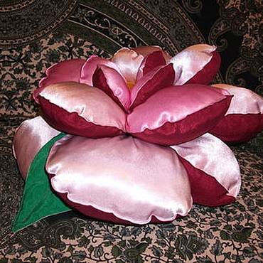 Свадебная подушка с розой