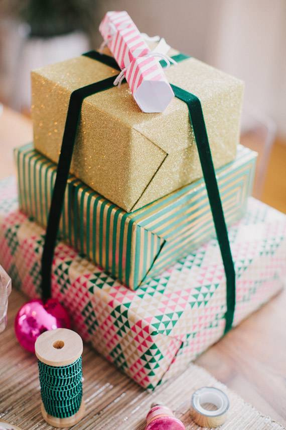 Коробочка для подарков своими руками – это гарантия того, что ваш подарок всегда будет оформлен красиво и в упаковку нужного вам размера