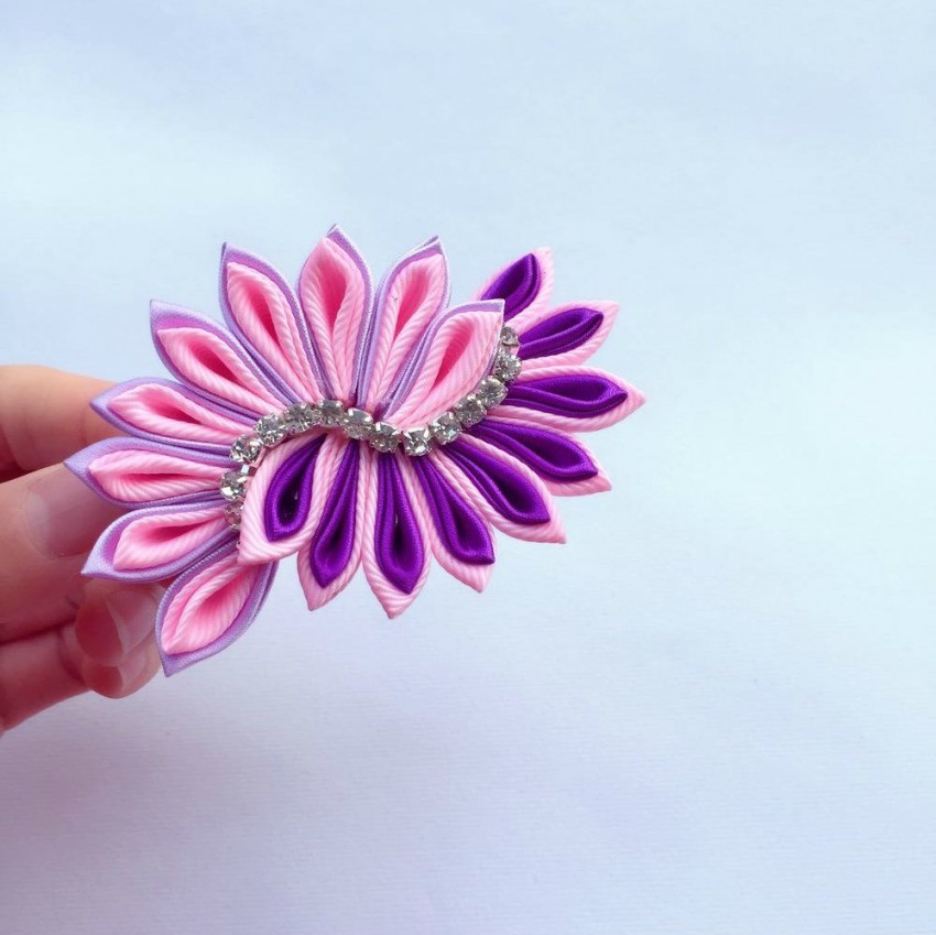 Как сделать цветок из атласной ленты для волос своими руками
