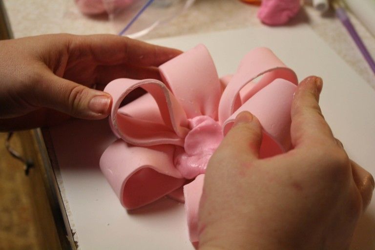 Бант из мастики: мастер-класс. как сделать мастику для украшения торта :: syl.ru