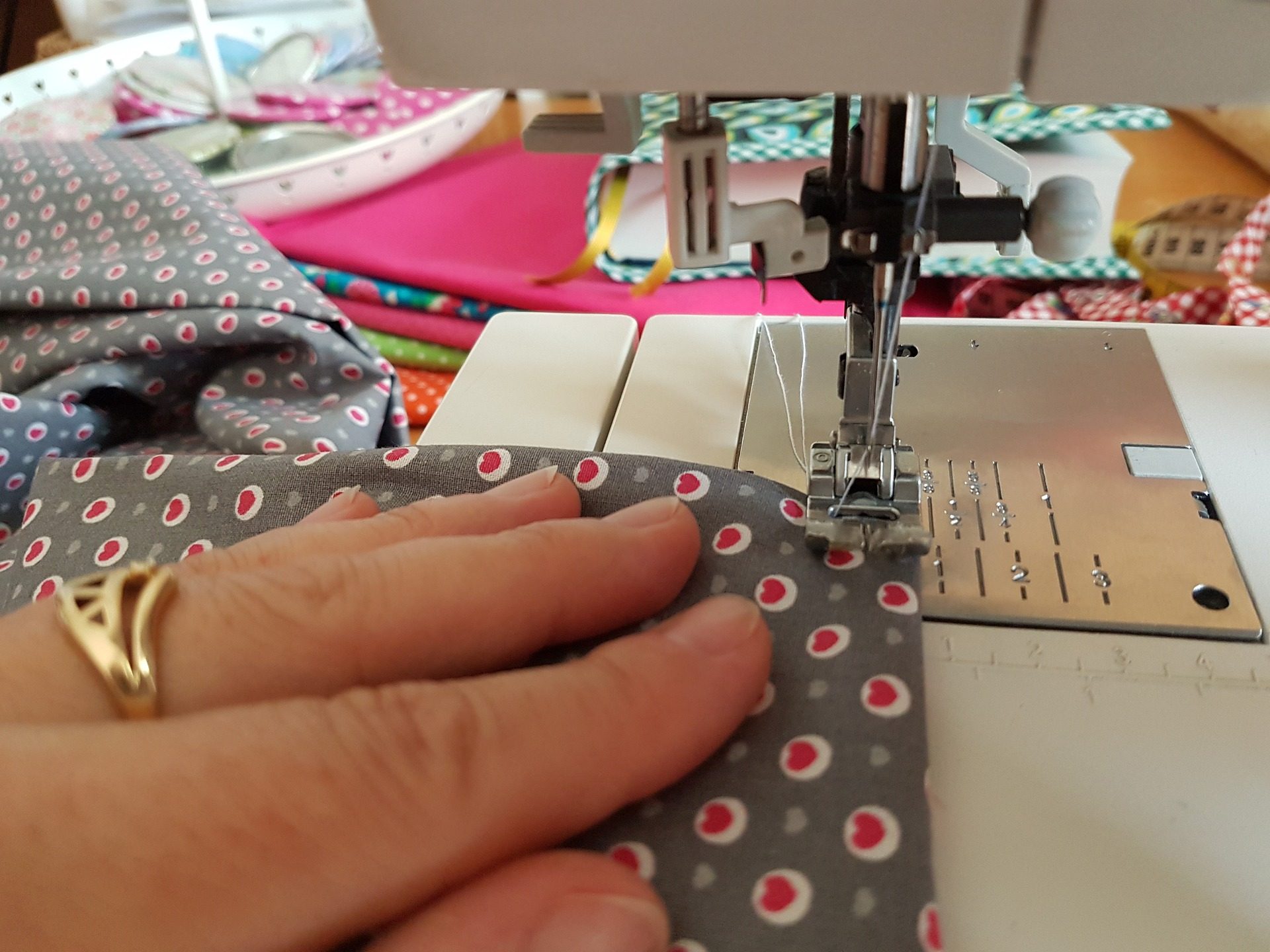 Курсы кройки и шитья: онлайн-уроки для начинающих и профессиональных швей