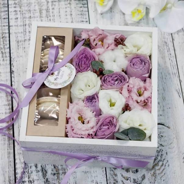Как сделать модный букет в коробке из живых цветов — роз, тюльпанов, пионов, сладостей, конфет, шоколада, фруктов своими руками: идеи, фото, мастер-класс, видео