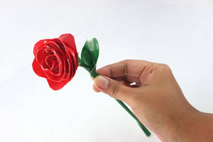 Как сделать розы из лент своими руками