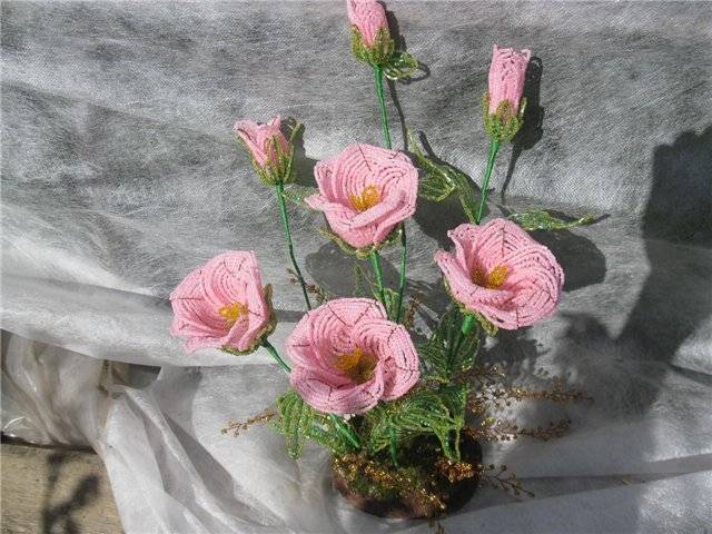 Мастер-класс со схемами плетения бисером цветка эустомы