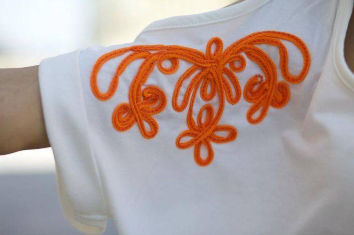 Декор одежды вязаным шнуром – плетение на куколке и мельнице