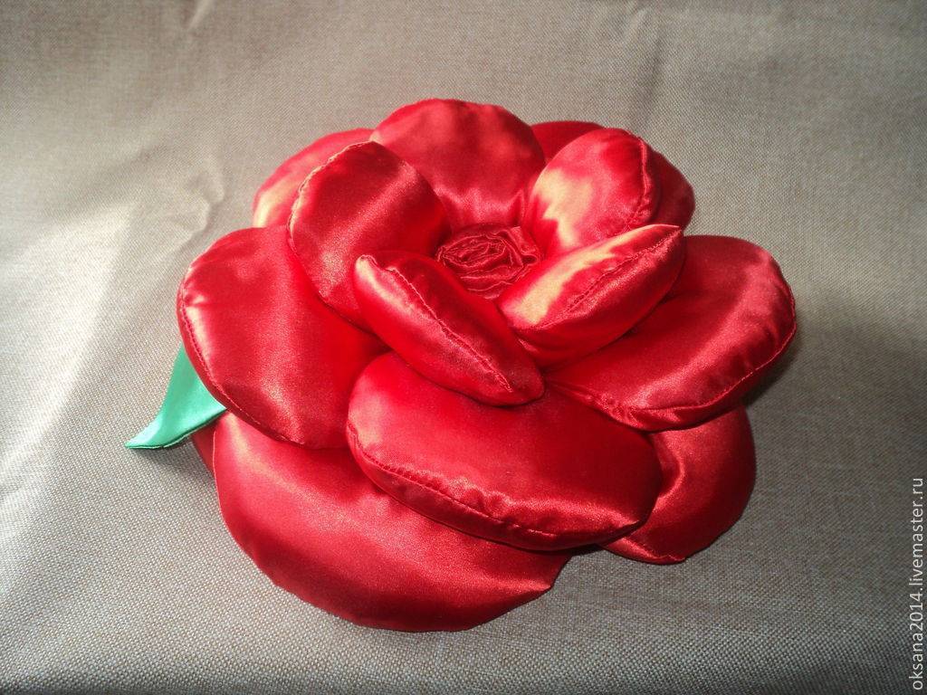 Подушка "роза" своими руками с выкройками и фото схем