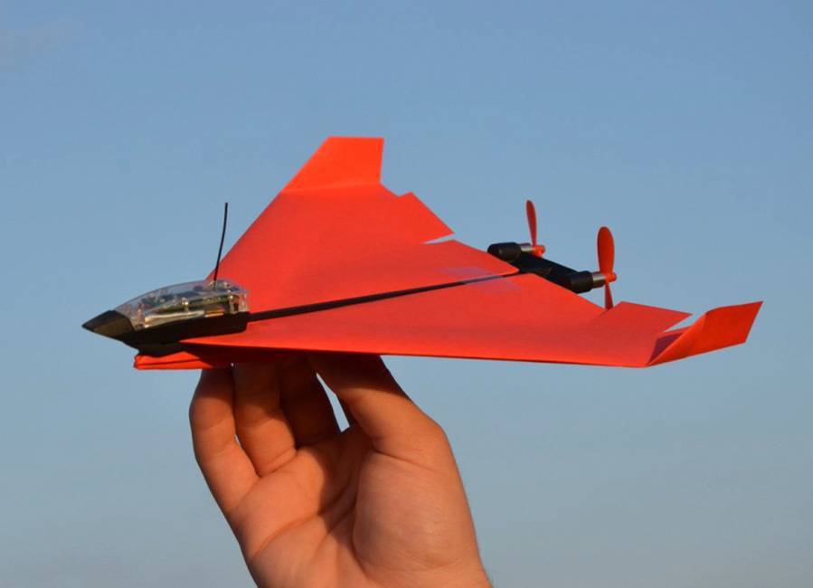 Как сделать из бумаги самолет, который летает 100 метров?
