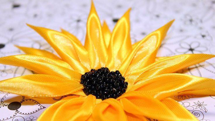 Делаем солнечный цветок — подсолнух из лент