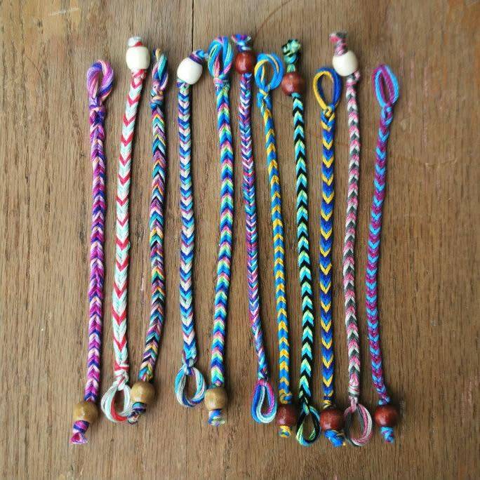 Схемы плетения фенечек - различные мастер классы и подходы
