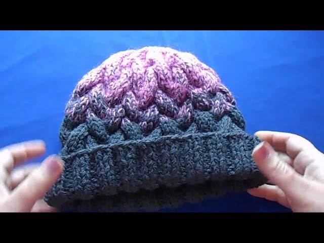 Женские вязаные шапки - видеоурок, шапка с косой, уроки по вязанию спицами с ютуба