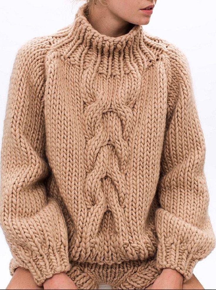 Вязаный свитер крупной вязки