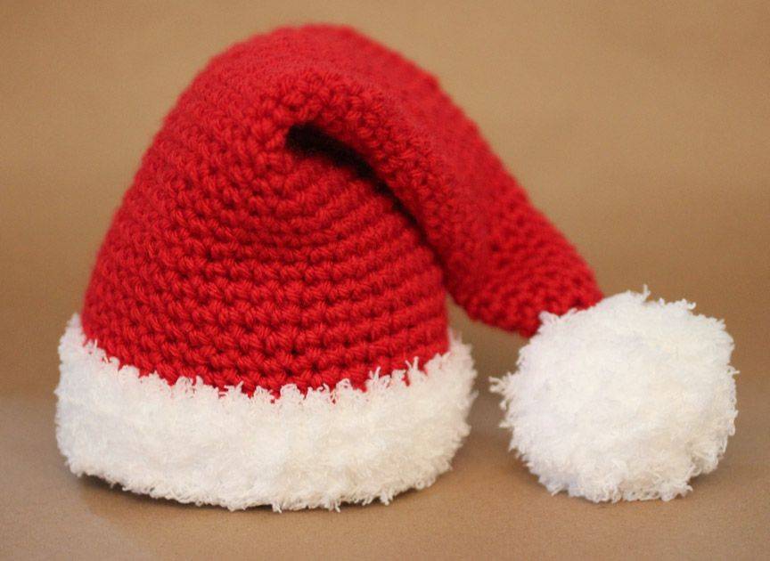 Колпак крючком. Новогодняя шапка вязаная. Колпак Деда Мороза вязаный. Вязаная шапка Санта Клауса. Вязаный новогодний колпак.