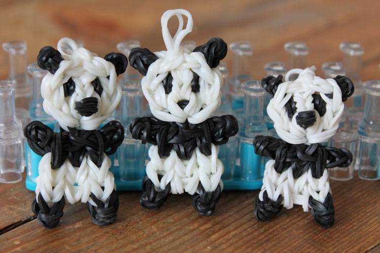 Как сплести из резинок панду: брелок в виде мордочки панды и полная фигурка китайского медведя на станке