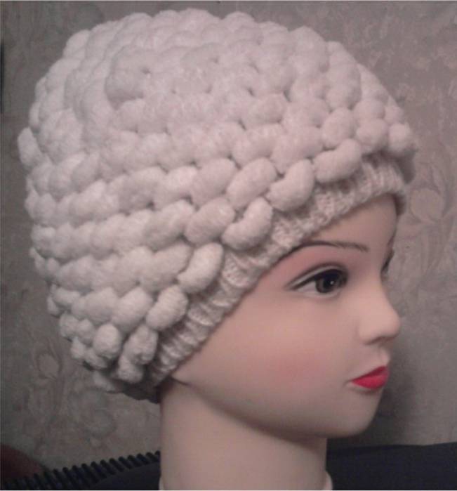Как связать женскую зимнюю шапку спицами: описания