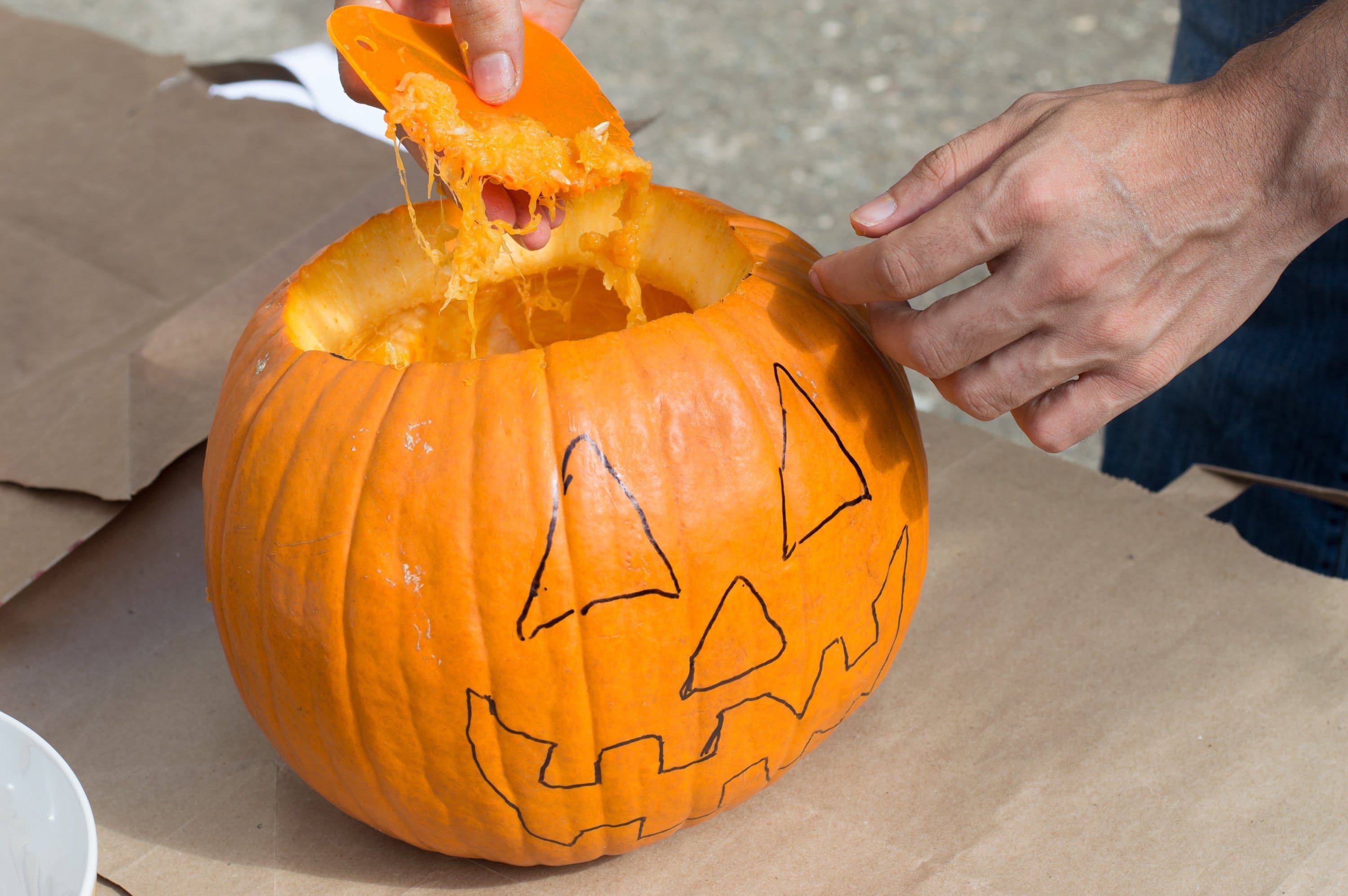 Поделки на хэллоуин своими руками: как сделать (вырезать) тыкву и другие поделки | все о рукоделии