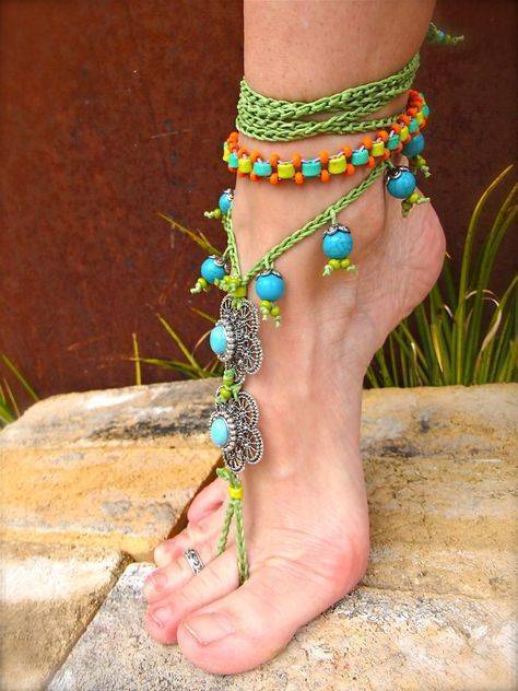 Модные браслеты на ногу из золота, серебра или бисера, красивые кольца и цепочки с подвесками