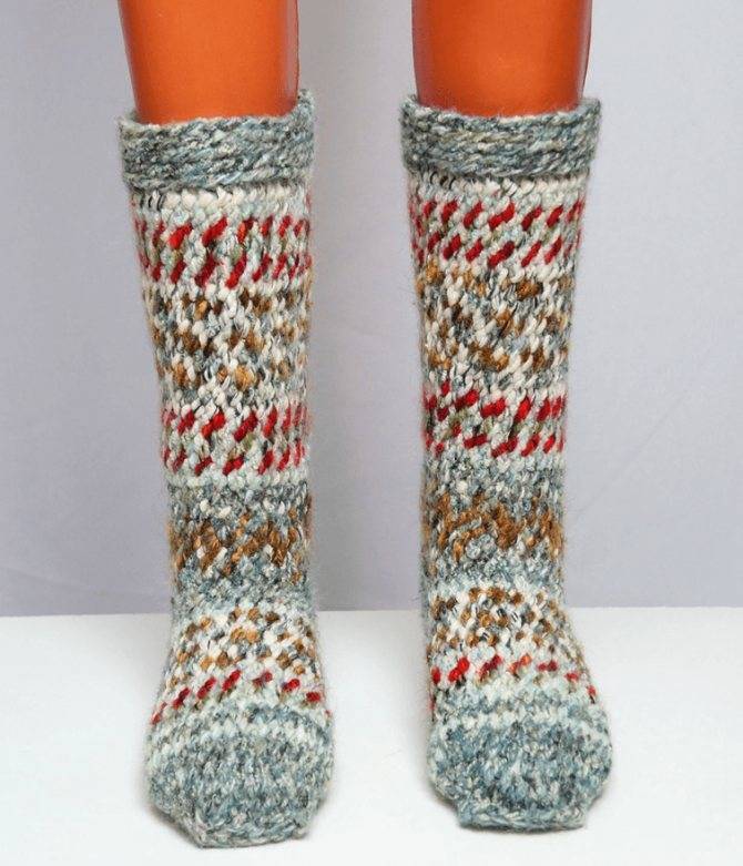 Вяжем джурабы — носочки с этническими узорами