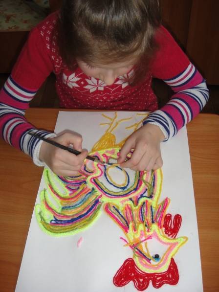 Конспект занятия по нетрадиционному рисованию «красивые картинки из разноцветной нитки». воспитателям детских садов, школьным учителям и педагогам - маам.ру