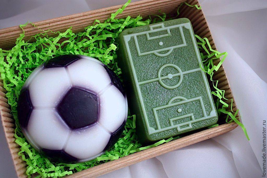 Что подарить футболисту на 23 февраля: оригинальные идеи подарков с футбольной тематикой