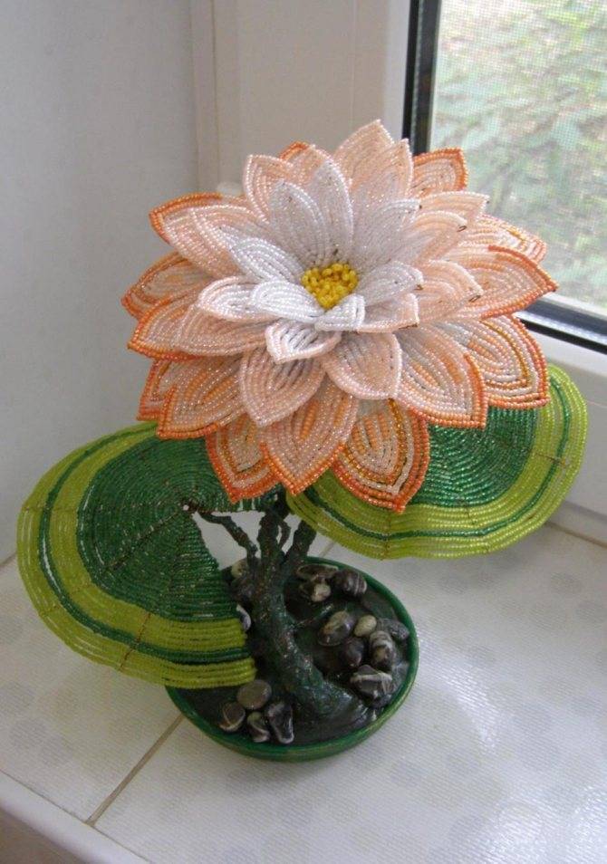 Лилия из бисера: учимся плести цветок из бисера своими руками, фото, пошаговая инструкция и схемы для начинающих