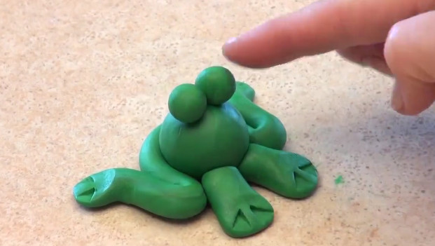 Лягушка из пластилина своими руками