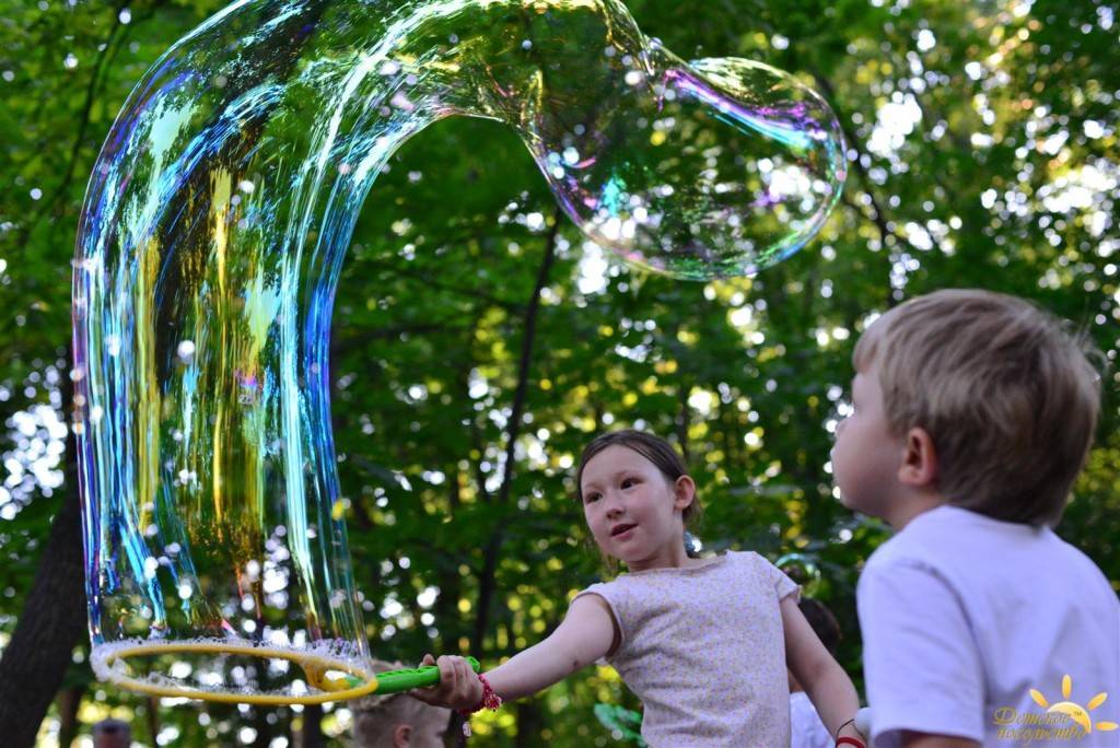 Мыльные пузыри в домашних условиях для детей. Мыльные пузыри. Дети и мыльные пузыри. Мастер-класс про мыльные пузыри. Шоу мыльных пузырей.