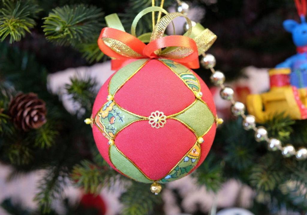 Новогодние игрушки из бисера, поделки и ёлочные украшения: как сделать, фото
